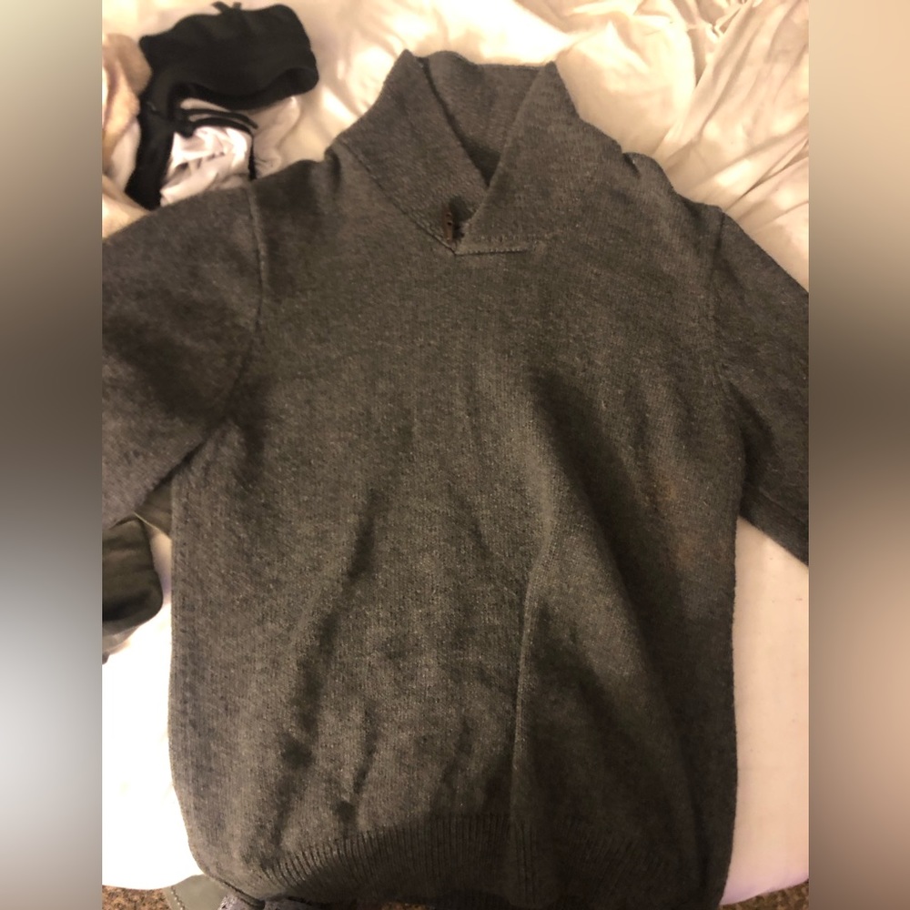 grey knit sweater